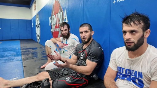 Islam Makhachev isn’t impressed with the condition of his UFC gloves after intense training

"Call Dana, bro. What is this, China-made or is it fake?" 😂

Via: @AdamZubayraev 
