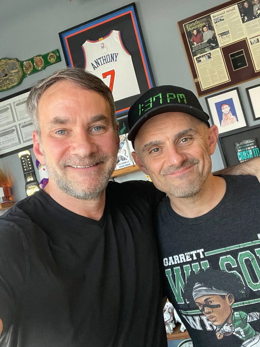 Stop networking. You're literally doing it wrong.

I wrote Never Eat Alone and built relationships with some of the most influential people in the world. Here are 3 mistakes stopping you from building your network 🧵 