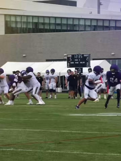 Kyler Murray with a high point ball to Justin Jefferson

Expect to see this connection grow all season 😁

(🎥 via @Vikings IG) 