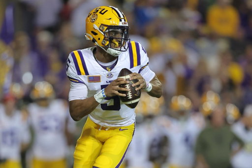 Jayden Daniels’ camp wants LSU to return its copy of the Heisman Trophy—something LSU has no intention of doing, per @MattMoscona 