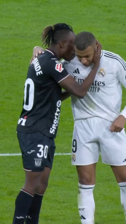 De pedirle una camiseta a jugar con él.

Yan Diomande 🤝 @KMbappe

LALIGATransfers | @realmadrid 