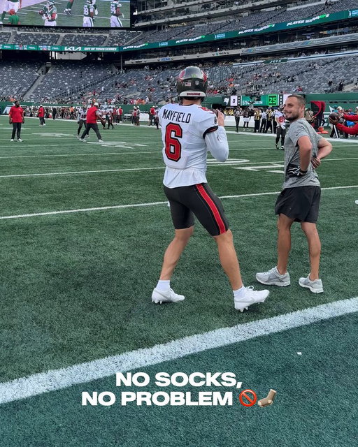 It's called fashion, look it up 🔥😂 