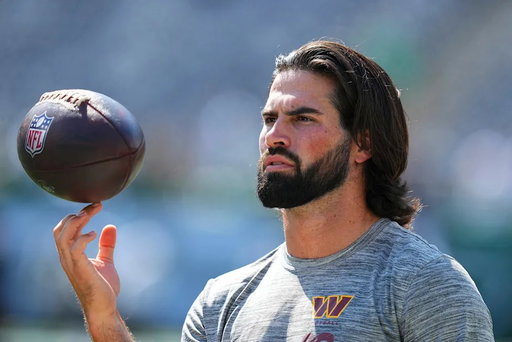 🚨WEEK 1 PRESEASON TAKEAWAYS🚨:

- There is not a single thing Sam Hartman does well enough to justify him being on this team. 

- Running back room is full of Talent, gonna be a hard cut day

- Antonio may be a secret weapon 👀

- Different zip and accuracy on passes from Athan, QB3 is open

- The Wave went around the stadium about 20 times 😂 good energy tonight.