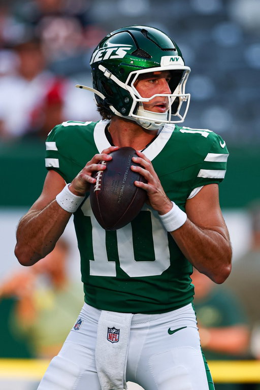Cade Klubnik said the Jets flew all the parents of rookies in for their NFL debuts tonight. 