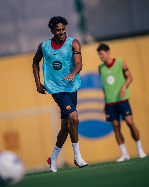 Lamine Yamal es feliz jugando a fútbol 🫶 