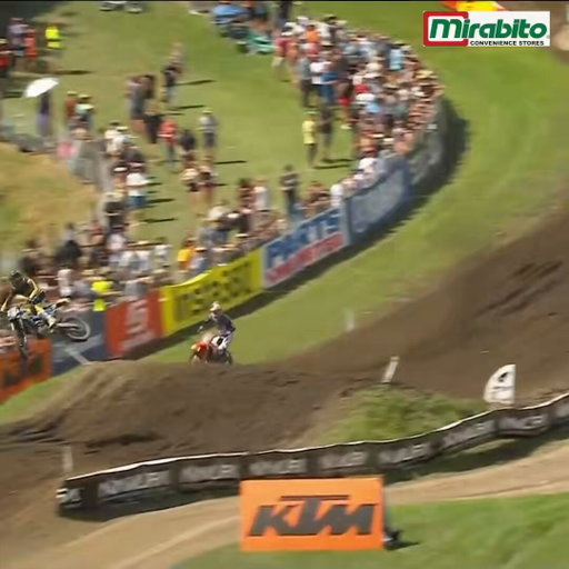 JETT GOES DOWN 🫣

@MonsterEnergy 450 moto 1 LIVE fueled by @Mirabito 🎥 

#ProMotocross #SMX 