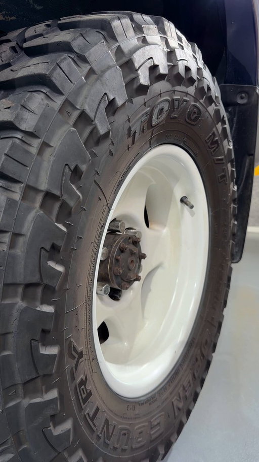Weekend Tire Shine Time!✨

In the Bay with @hconsla808 @fridaynightclassix &amp; Ultimate Insane Shine Tire Foam! 

#meguiars #tireshine #offroad #landcruiser #ReflectYourPassion 