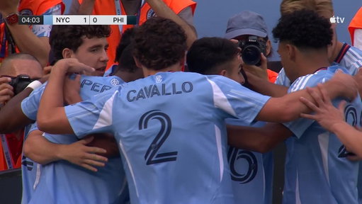Stutter step, post and Bénie Traoré has his first MLS goal! ☝️

New York City go ahead early.

📺 Apple TV: https://t.co/U3PfUCMj9t 