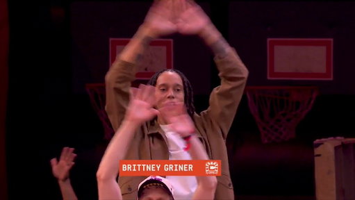 All the stars are out tonight at Diana Taurasi's jersey retirement 🤩 