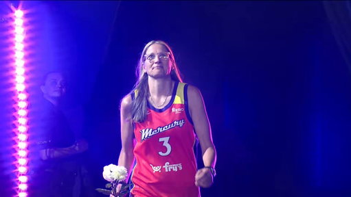 20 years. 20 flowers. One legend. 💐

Twenty @PhoenixMercury legends present Diana Taurasi with flowers during her postgame jersey retirement ceremony 