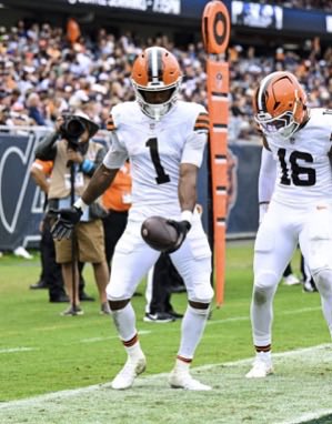 𝐏𝐑𝐄𝐒𝐄𝐀𝐒𝐎𝐍 𝐑𝐎𝐎𝐊𝐈𝐄 𝐏𝐋𝐀𝐘𝐄𝐑 𝐂𝐎𝐌𝐏𝐀𝐑𝐈𝐒𝐎𝐍𝐒

1. KC Concepcion — Antonio Brown
2. Carnell Tate — Tee Higgins
3. Jordyn Tyson — Brandon Aiyuk
4. Makai Lemon — Chris Godwin
5™️. Jeremiyah Love — Alvin Kamara
6. Fernando Mendoza — Jared Goff
7. Ty Simpson — Matt Ryan
8. Kenyon Sadiq — Jake Ferguson
9. Sonny Styles — Devin White
10. Spencer Fano — Trent Williams