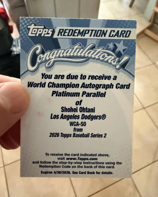 This 6-year-old opened one of her first packs ever and found a 1-of-1 Shohei Ohtani autograph card 🤯 