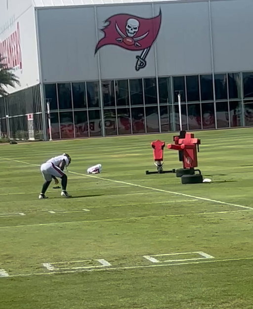 Bucs rookie Rueben Bain Jr. working alone over a half hour after practice ended, via @NFLSTROUD: 