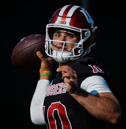 Indiana QB Josh Hoover has impressed since he arrived in Bloomington. One NFL scout said his arm is on par with Fernando Mendoza's.

Another source: “He’s gelled with the team really well, too. He’s very similar to Fernando play-wise.”

More: https://t.co/X3NcYk7G1P 