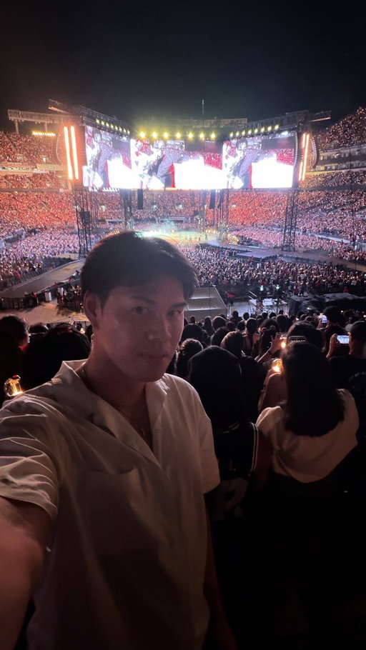 I FINALLY got to see BTS live!!!

I've been listening to them since high school, through college, and now, so seeing them for the first time was actually insane 😭

Did I spend a little too much money? Maybe. Do I regret it? Absolutely not LMAOOO

This is exactly why I want to build a business that supports the life I actually want to live. I never want to be so caught up in work that I miss moments like this.

#ugc #ugccreator #ugccommunity