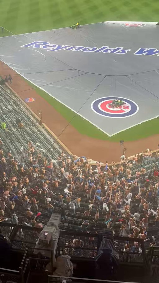 "GREEN BAY SUCKS" 🗣️

Cubs and White Sox fans make good use of a rain delay at Wrigley Field as they come together to wave shirts over their heads and chant "Green Bay Sucks" 🤣

(🎥: @Josh_Frydman)  