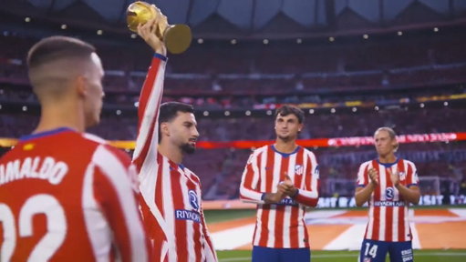 🏆 ¡El 𝗛𝗢𝗠𝗘𝗡𝗔𝗝𝗘 del @Atleti a los 𝗖𝗔𝗠𝗣𝗘𝗢𝗡𝗘𝗦 𝗗𝗘𝗟 𝗠𝗨𝗡𝗗𝗢!

LALIGAEASPORTS 