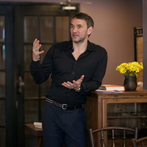 This is the fastest way to skip small talk and build deep trust with anyone in under 3 minutes.

Most people think close relationships take years to build. But after 30 years of coaching, I've watched it happen in minutes. Here's how 🧵 