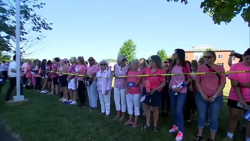 Lindsay Clancy fans gather outside courthouse amid murder trial. 

🎥: FOX True Crime 
