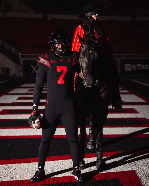 Texas Tech’s got a new uniform 👀 