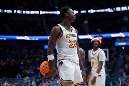 Missouri PF Mark Mitchell has officially entered the transfer portal, per a @247Sports source.

Was granted a TRO today for a 5th year of eligibility in the state of Kentucky.
https://t.co/68tqunJrBn 
