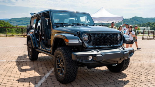 We welcomed Twelve 4 Twelve Drop 10 in the land that gave it its name. Meet Jeep® Wrangler Smoky Mountain. 
