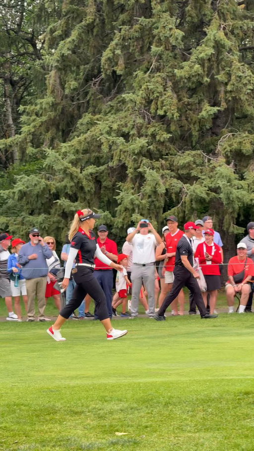 Volume up! 🔊 A big thumbs up for the #BrookeBrigade cheering loud and proud! 👍🇨🇦 