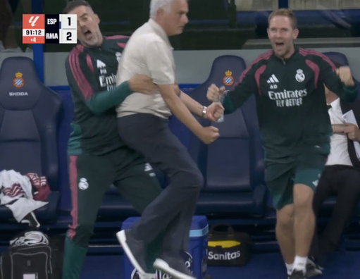 🚨 JOSÉ MOURINHO CELEBRATING CARLOS ESPI’S WINNER! 🇵🇹

Espanyol 1-2 Real Madrid 