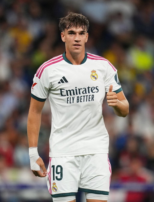 REAL MADRID'S NEW SIGNING CARLOS ESPÍ WINS IT IN STOPPAGE TIME 💪😤

He subbed on for his debut only 10 minutes prior ➡️ 