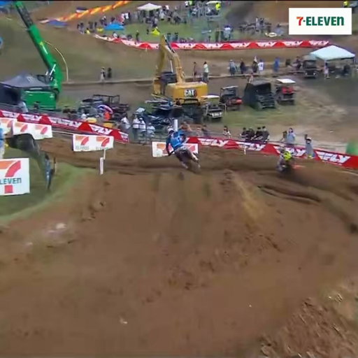 What’s charge 🤯 

Jett makes the pass stick on Prado and moves into 2nd! 

@MonsterEnergy 450 moto 2 LIVE fueled by @7Eleven 🎥 

#ProMotocross #SMX 