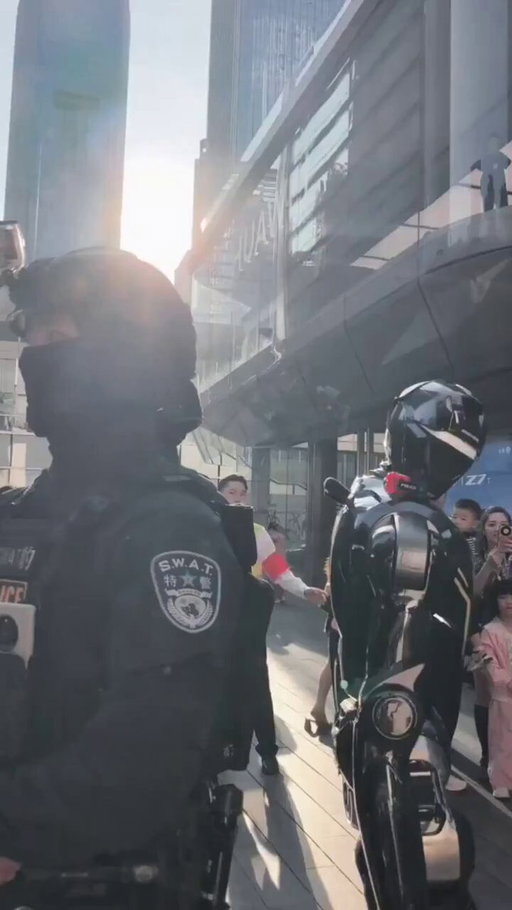 #Autonomous #Robot Patrols Roll Out in Shenzhen
by @gigadgets_
  
#Robotics #EmergingTech #Technology #Innovation 