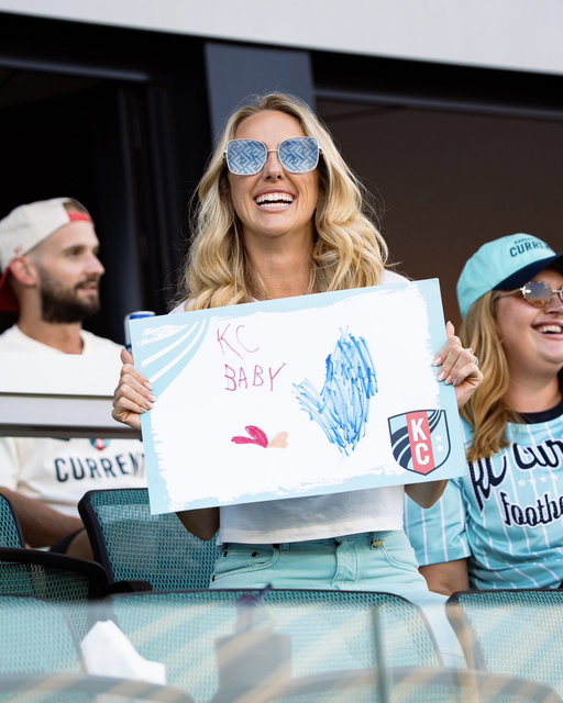 A mom who’s proud of her daughter’s artwork 🥹

@BrittanyMahomes &amp; Sterling girls day out 🩵 
