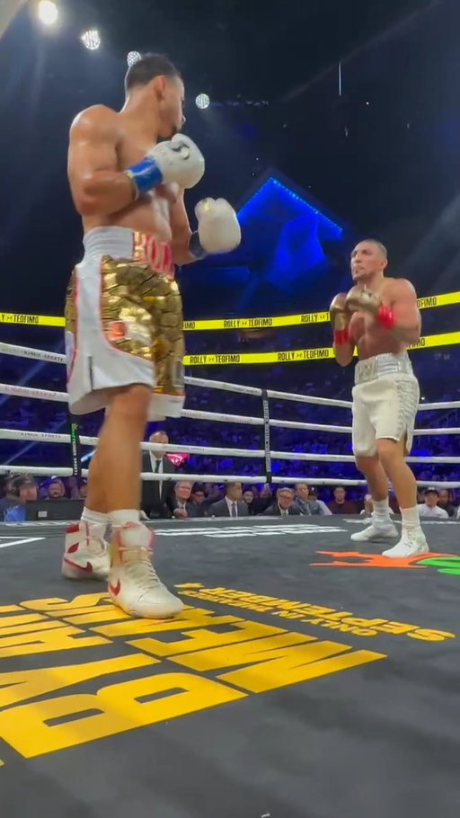 HEAVY HANDS FROM ROLLY! 💣🥊 #RollyTeofimo 