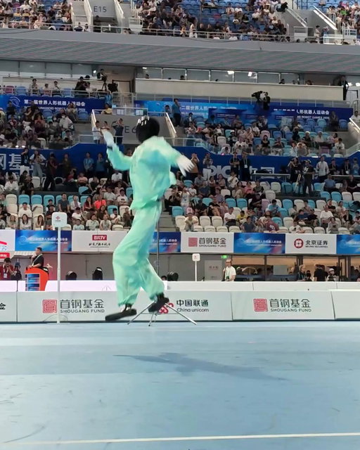 The World Humanoid Robot Games Just Started and Things Are Already Unhinged 😭😭

(🎥: Getty) 