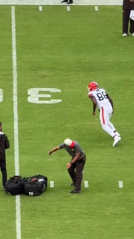 Here’s Dae’Quan Wright warming up for the Cleveland Browns ahead of a preseason game just yesterday.

LSU kicks off its season against Clemson in just 13 days

Crazy times

https://t.co/6fHf5VEzJk 