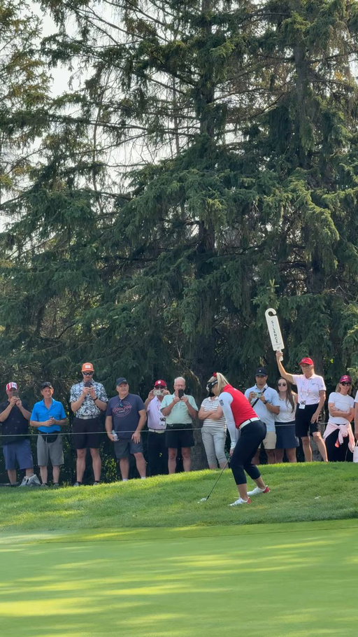 A massive roar from the crowd as Brooke chips in for eagle during the Final Round! 🔥👏 #BrookeBrigade 

@LPGA @cpkcwomensopen 