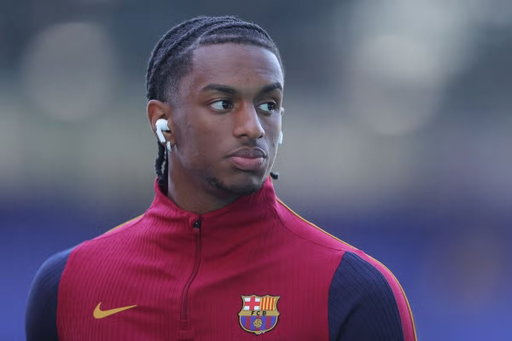 🗣️ @lauriewhitwell on Alejandro Balde: "I think he's [Jorge Mendes] trying to get moves for his players. Clearly there, it's obviously not right with Balde at Barcelona, with what Hansi Flick has come out and said.

"Speaking to my Spanish colleagues, who know more about this than I do, they're sort of saying €45 million is what they're looking for, for Balde." [@TOTDevils] #mufc