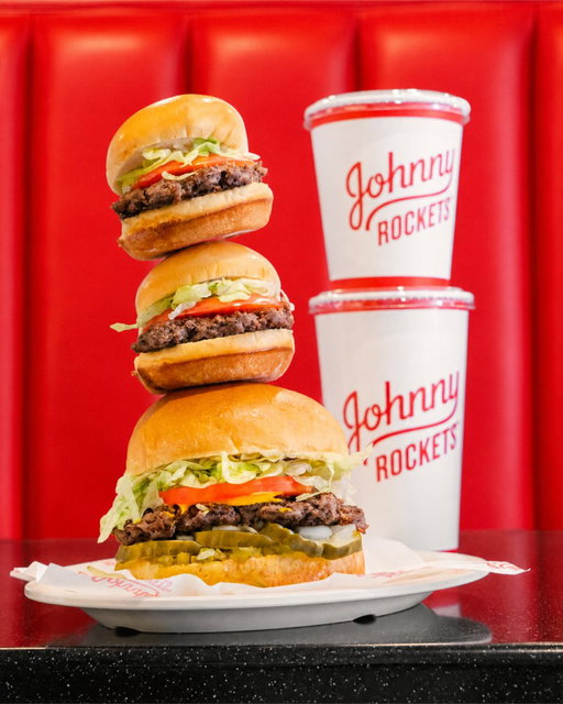Back-to-school calls for a well-earned Johnny Rockets visit 📚🍔🥤 