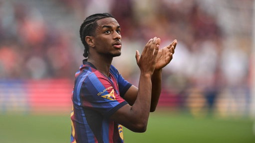 🚨 | JUST IN: Alejandro Balde is also being considered, with his future at Barcelona uncertain. Hansi Flick left Balde out of Barca’s squad for the game against Elche.

Barcelona are open to a sale, which his agent Jorge Mendes, is exploring.

A prospective price of around €45m has been mooted, although Barca have not set a number.

United are though said to be cautious over any further spending, and would look to strike a loan deal.

@TheAthleticFC