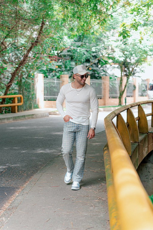 Ciudad Primavera 🇨🇴 
•
•
•
#Medellin #Colombia #MensFashion #Amiri 