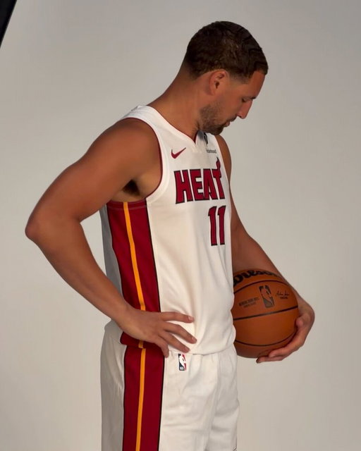 First look at @KlayThompson in that HEAT fit 😮‍💨 