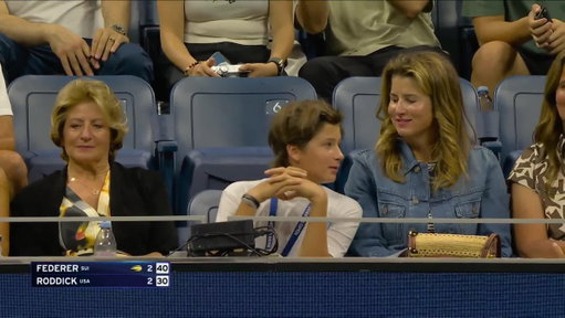 The entire Federer family is here.

Things you love to see 😍 