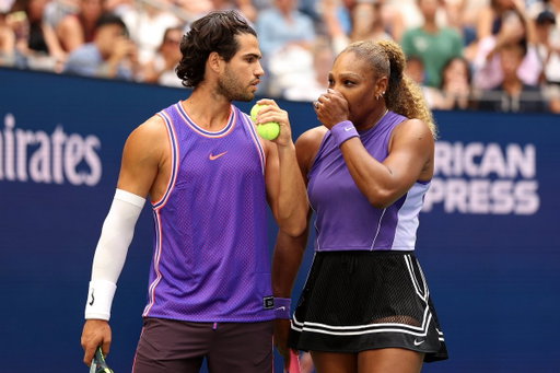 Serena Williams pulled back up to the US Open for the first time since 2022 and got the win alongside Carlos Alcaraz 🔥

(📸:Getty) 