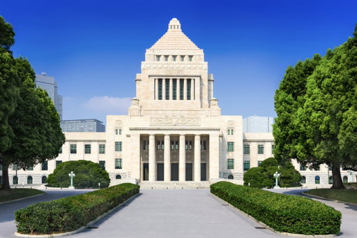 【速報】🇯🇵日本政府、2029年から「年収に応じて現金給付」へ

・中低所得の働く人が対象
・税や社会保険料の負担軽減が目的
・対象年収や給付額は固定せず、物価や賃金に応じて変更可能に