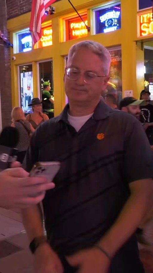 Testing college football logo knowledge on the streets of Nashville… ⬇️⬇️

https://youtu.be/at8fMZq-qwQ?is=gpe6YYIkodNpGjao 