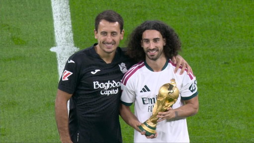 World Cup winners Marc Cucurella and Mikel Oyarzabal shared a moment together — and with the trophy — ahead of Real Madrid-Real Sociedad ❤️💛
