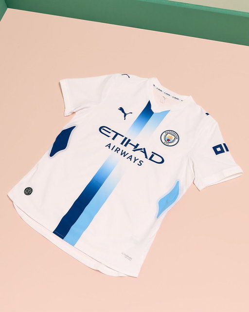 🚨𝑺𝑯𝑰𝑹𝑻 𝑨𝑳𝑬𝑹𝑻: The new Man City Third shirt.

Designed by a fan using AI. 🤯  

What do you think? 🤔 