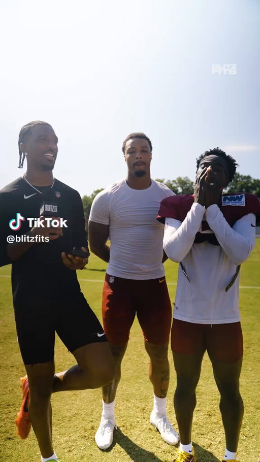 Commanders players list who they think is the best dressed on the team 🤔

(🎥 via @BlitzFitz on TT) 