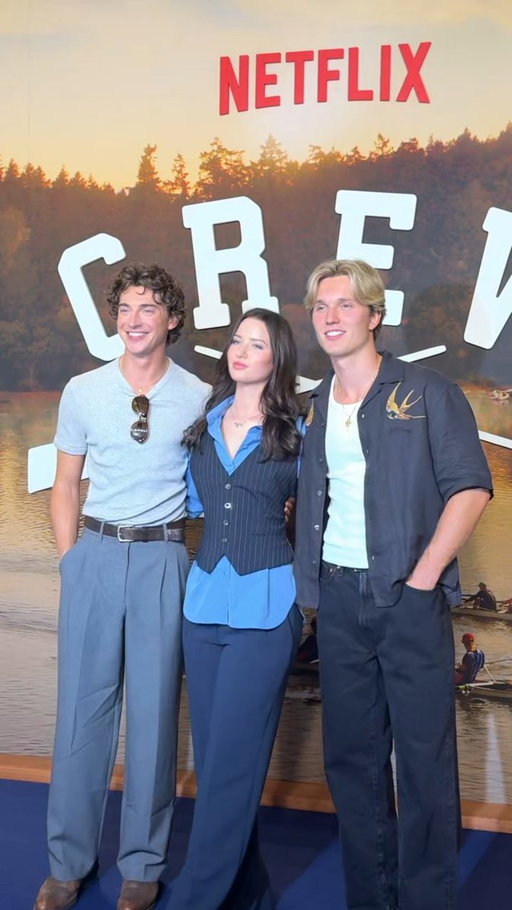 The crossover I needed 😍

The cast of FINDING HER EDGE at the CREW GIRL screening tonight in Toronto! 