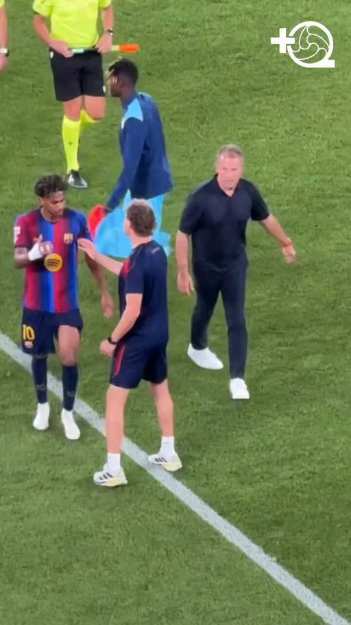 🚨Hansi Flick made sure to support Lamine Yamal after Barcelona's match vs Athletic Club  